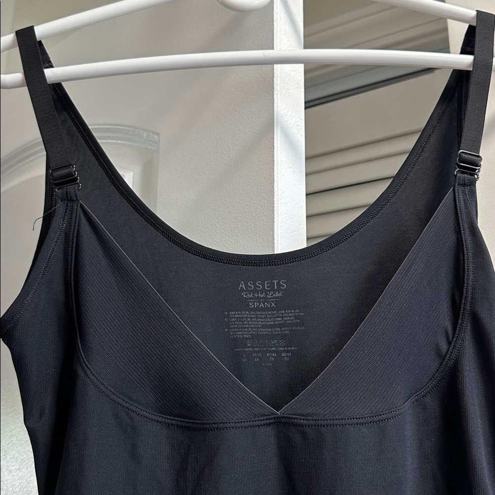 SPANX Assets V-Neck Shapewear